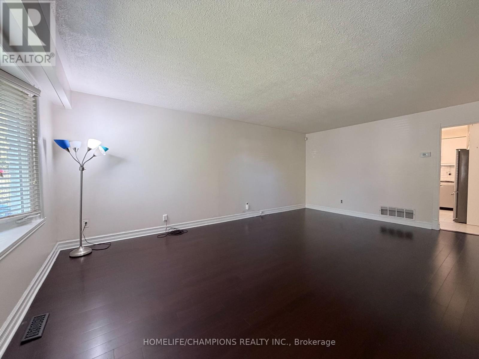 1143 Valley Court, Oshawa, ON photo 4
