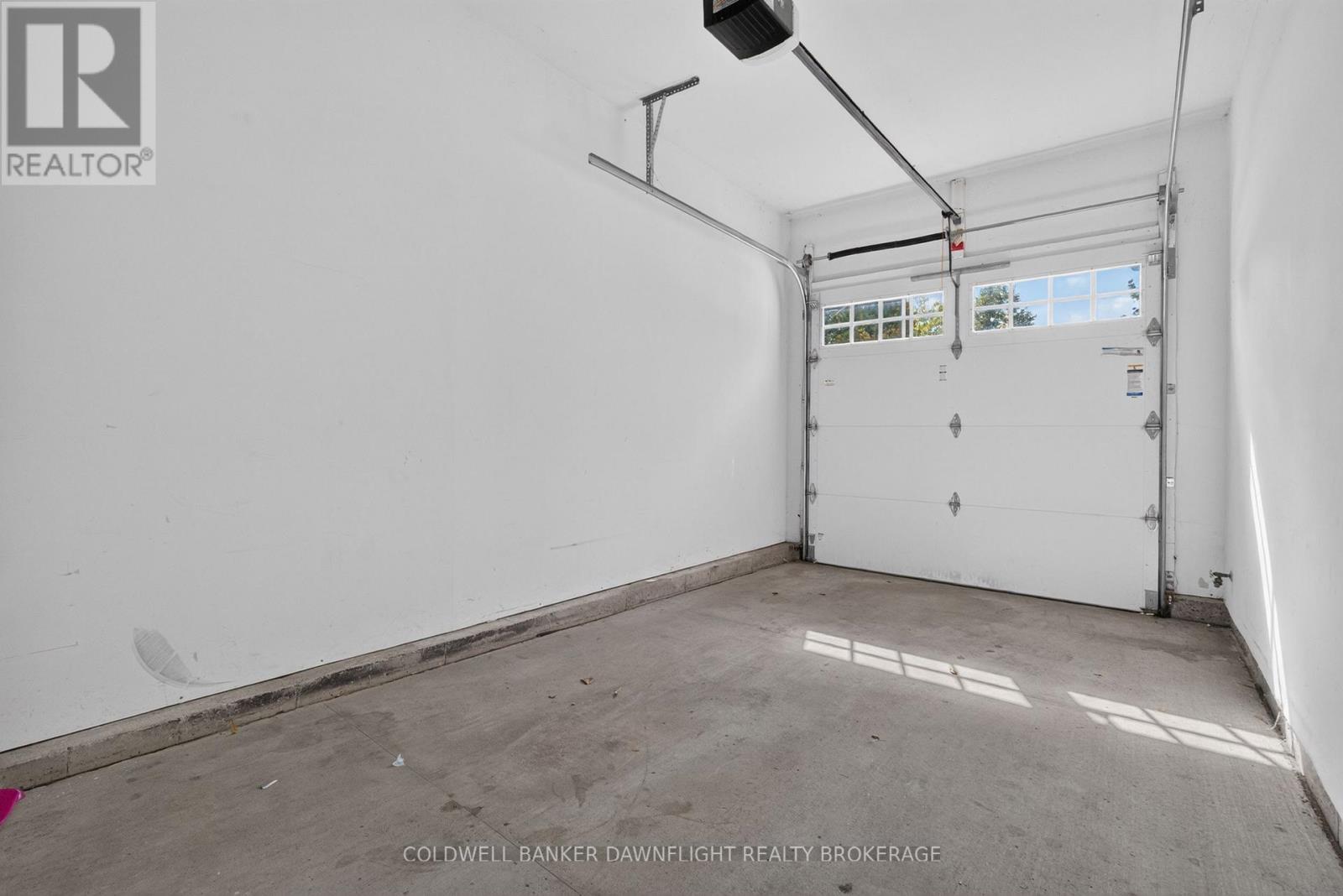 17 VILLAGE GATE - Image 25