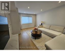 11 Edison Circle, Toronto, ON M6L2L3 Photo 12