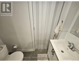 11 Edison Circle, Toronto, ON M6L2L3 Photo 14