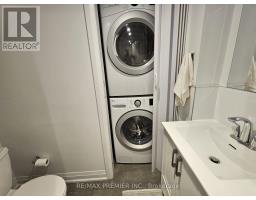 11 Edison Circle, Toronto, ON M6L2L3 Photo 15