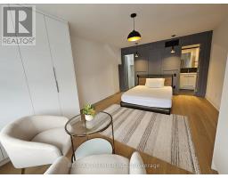 11 Edison Circle, Toronto, ON M6L2L3 Photo 17