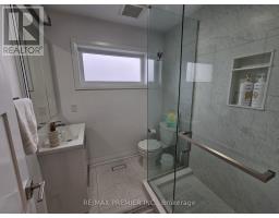 11 Edison Circle, Toronto, ON M6L2L3 Photo 20