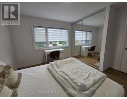 11 Edison Circle, Toronto, ON M6L2L3 Photo 23