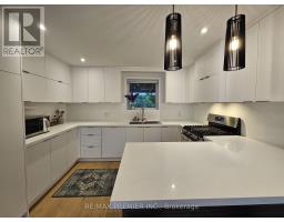 11 Edison Circle, Toronto, ON M6L2L3 Photo 9