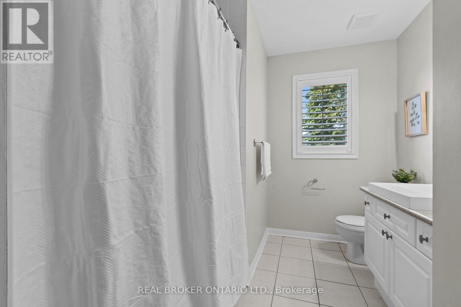 2349 FALKLAND CRESCENT - Image 26