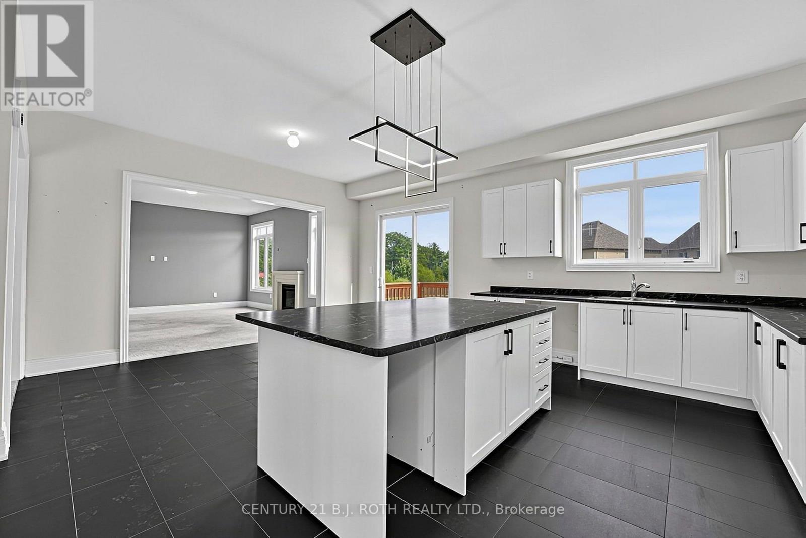 55 Sanford Circle, Springwater, ON photo 11