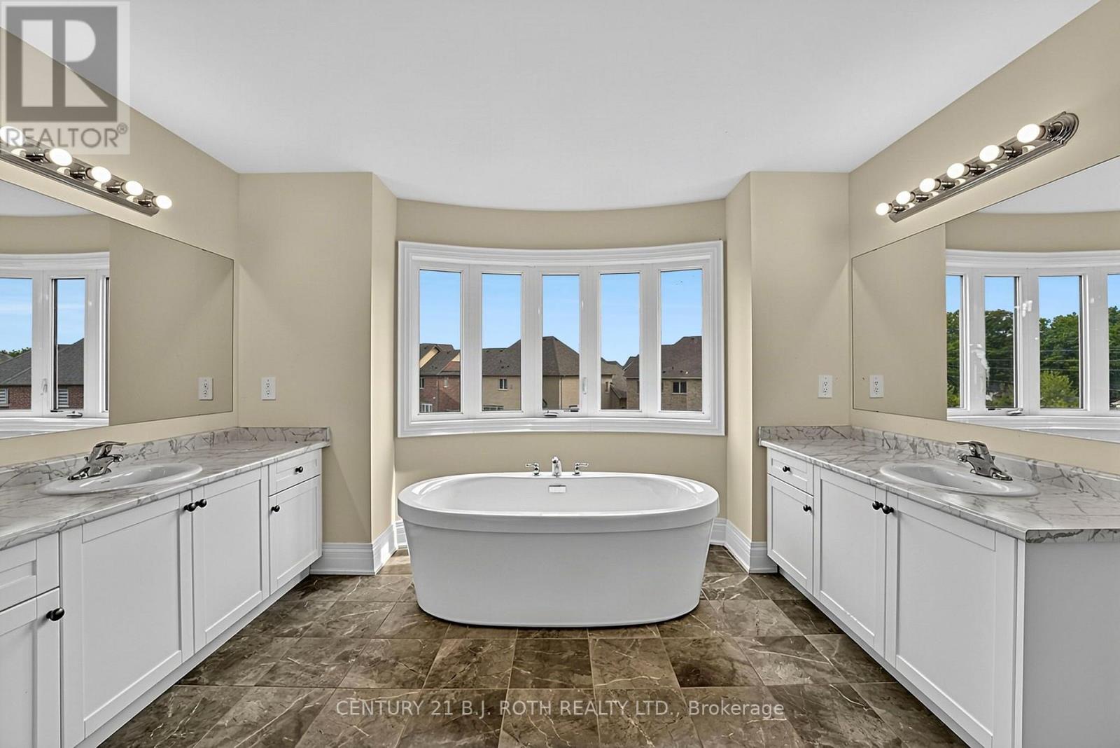 55 SANFORD CIRCLE - 22