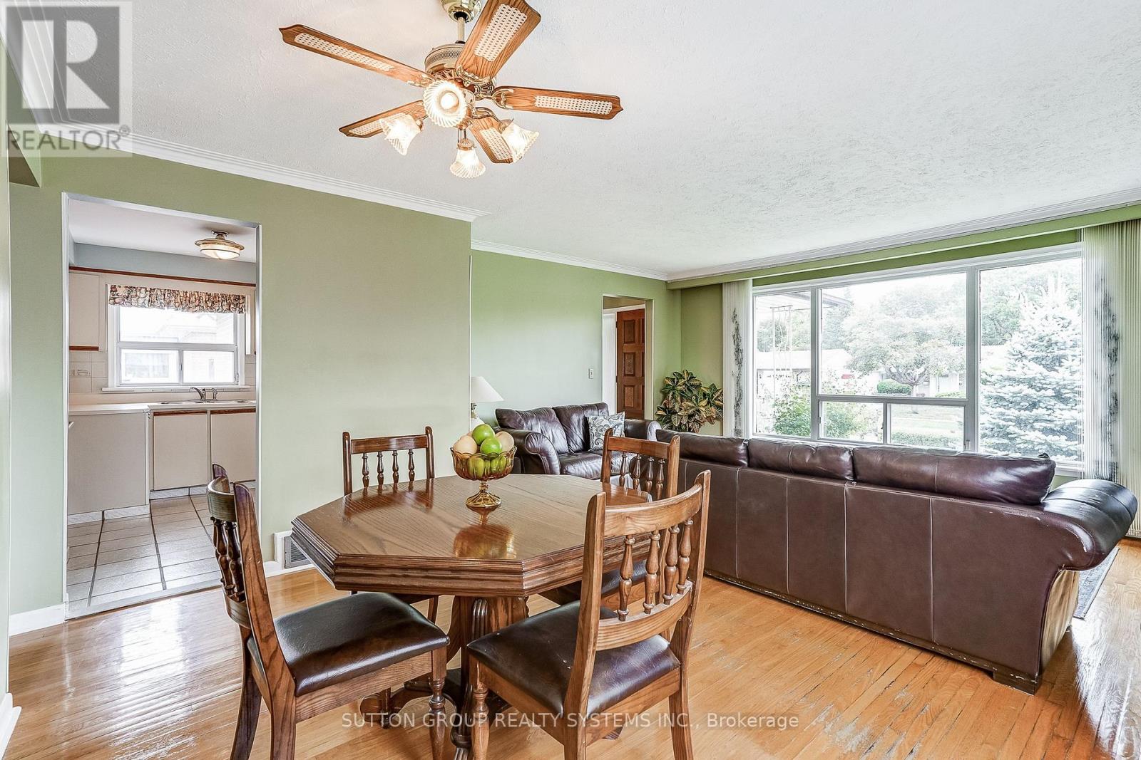 20 TAYSHAM CRESCENT - 11