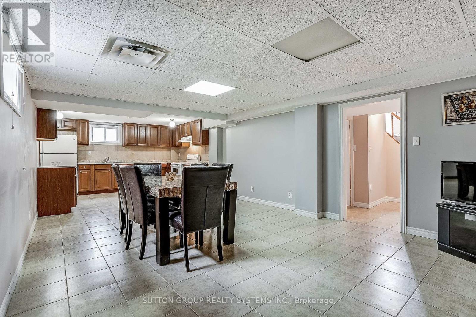 20 TAYSHAM CRESCENT - 20