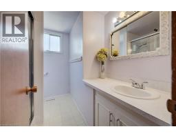30 Kingswood Drive, Kitchener, ON N2E1A7 Photo 17