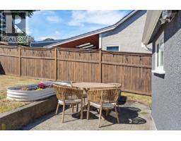 1143 Lockley Rd, Esquimalt, BC V9A4S5 Photo 23