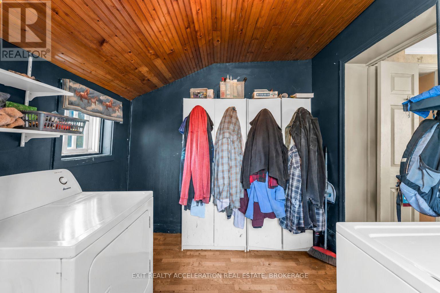 1696 STOREY STREET - Image 19