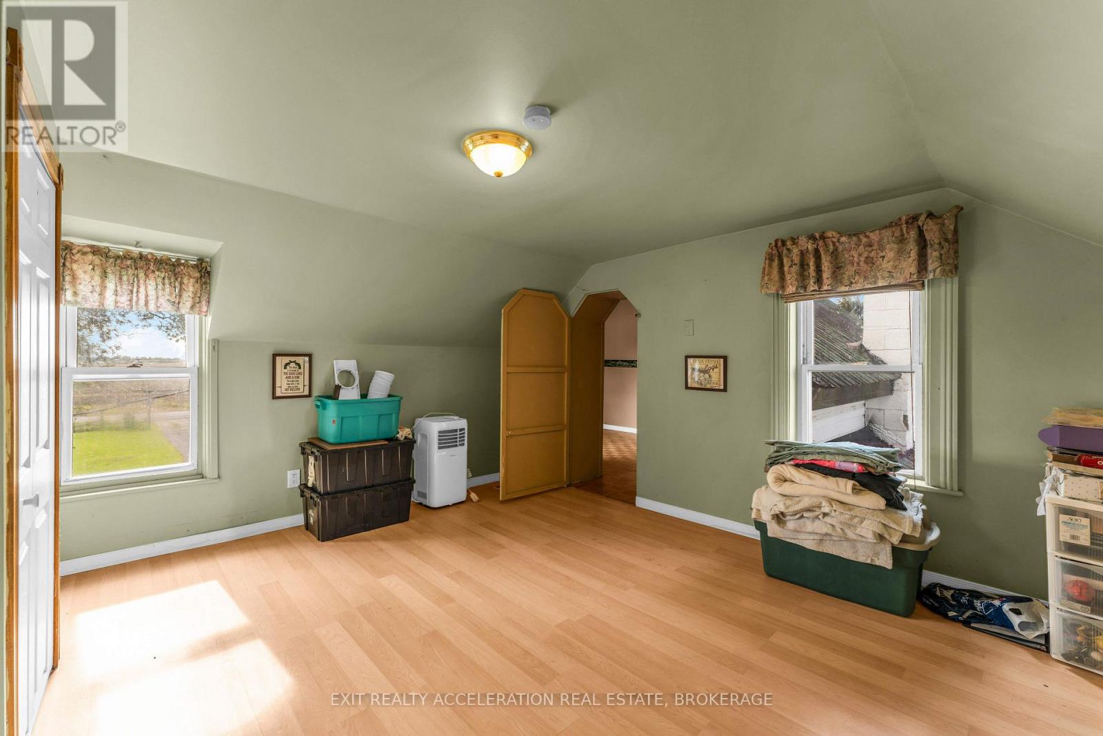 1696 STOREY STREET - 28