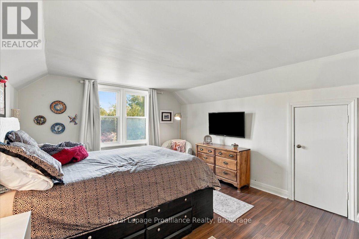 93 BAY DRIVE - 24