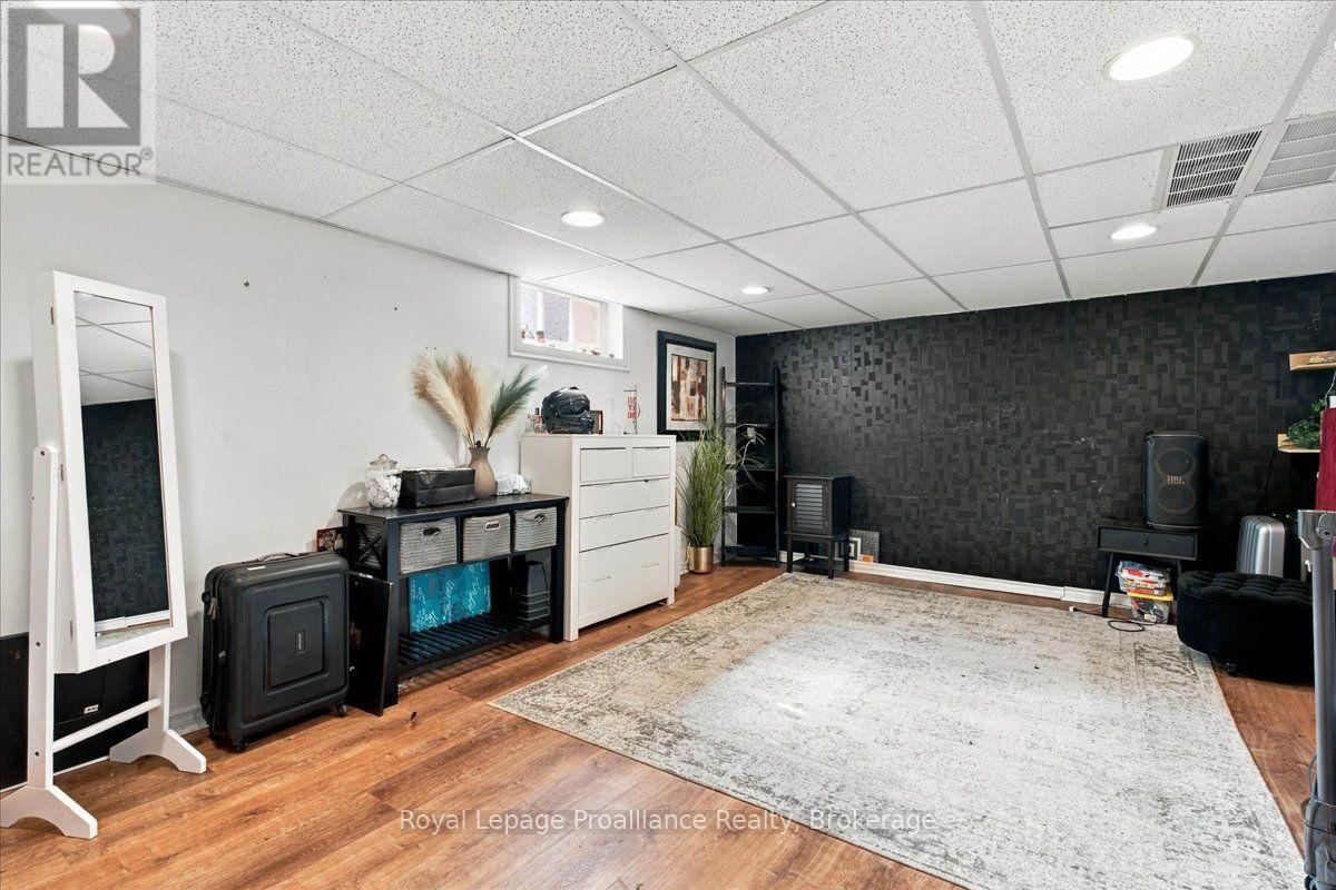 93 BAY DRIVE - 28