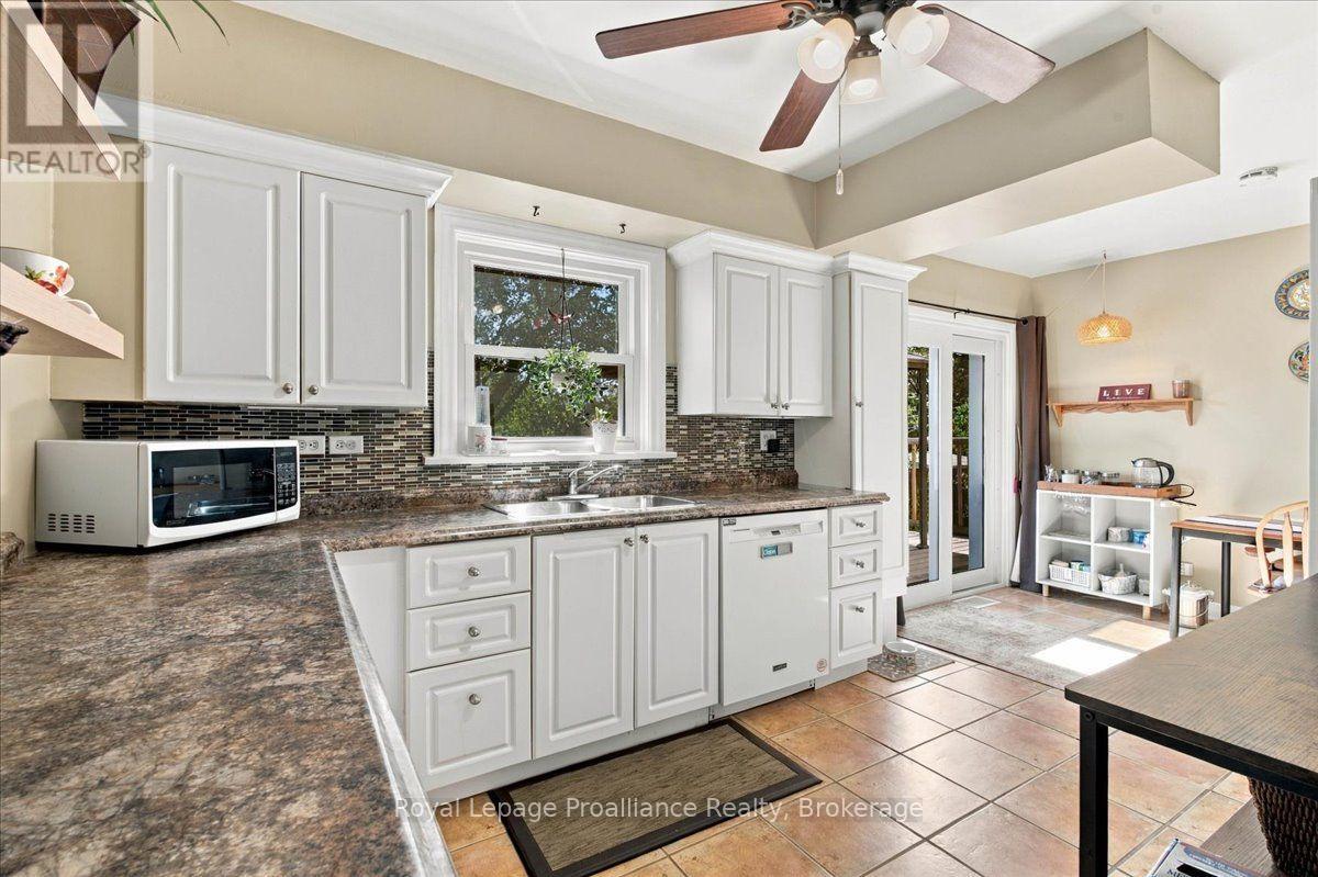 93 Bay Drive, Belleville, ON photo 5