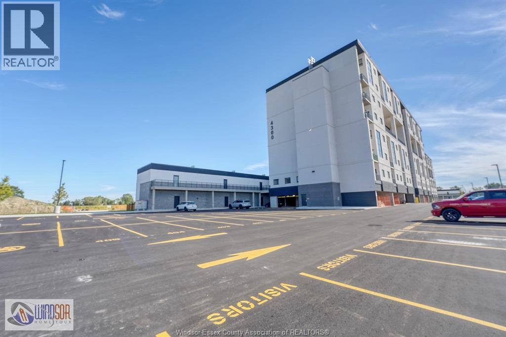 4300 Laurier Parkway — photo 4