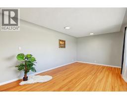 4pc Bathroom - 301 3 Street W, Standard, AB T0J3G0 Photo 8