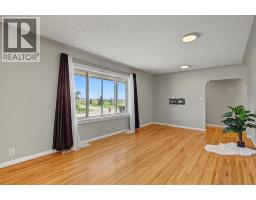 Living room - 301 3 Street W, Standard, AB T0J3G0 Photo 7
