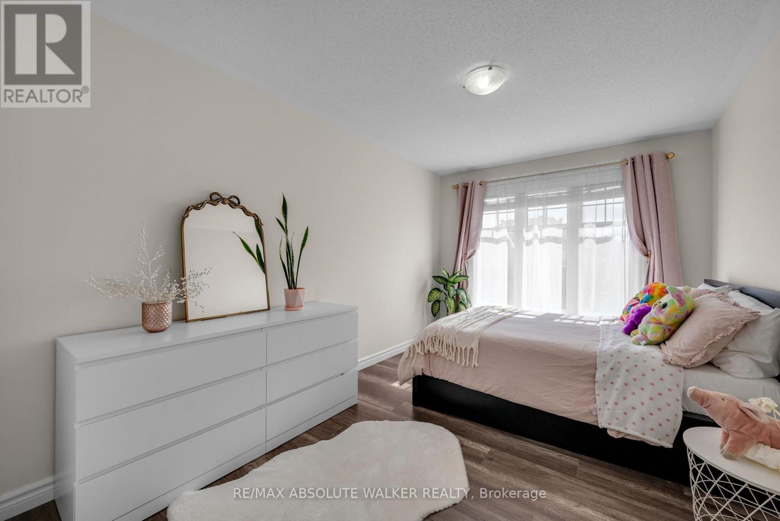 769 HAZELNUT CRESCENT - 22