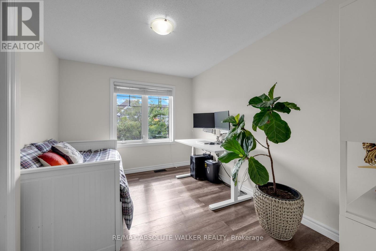 769 HAZELNUT CRESCENT - 24
