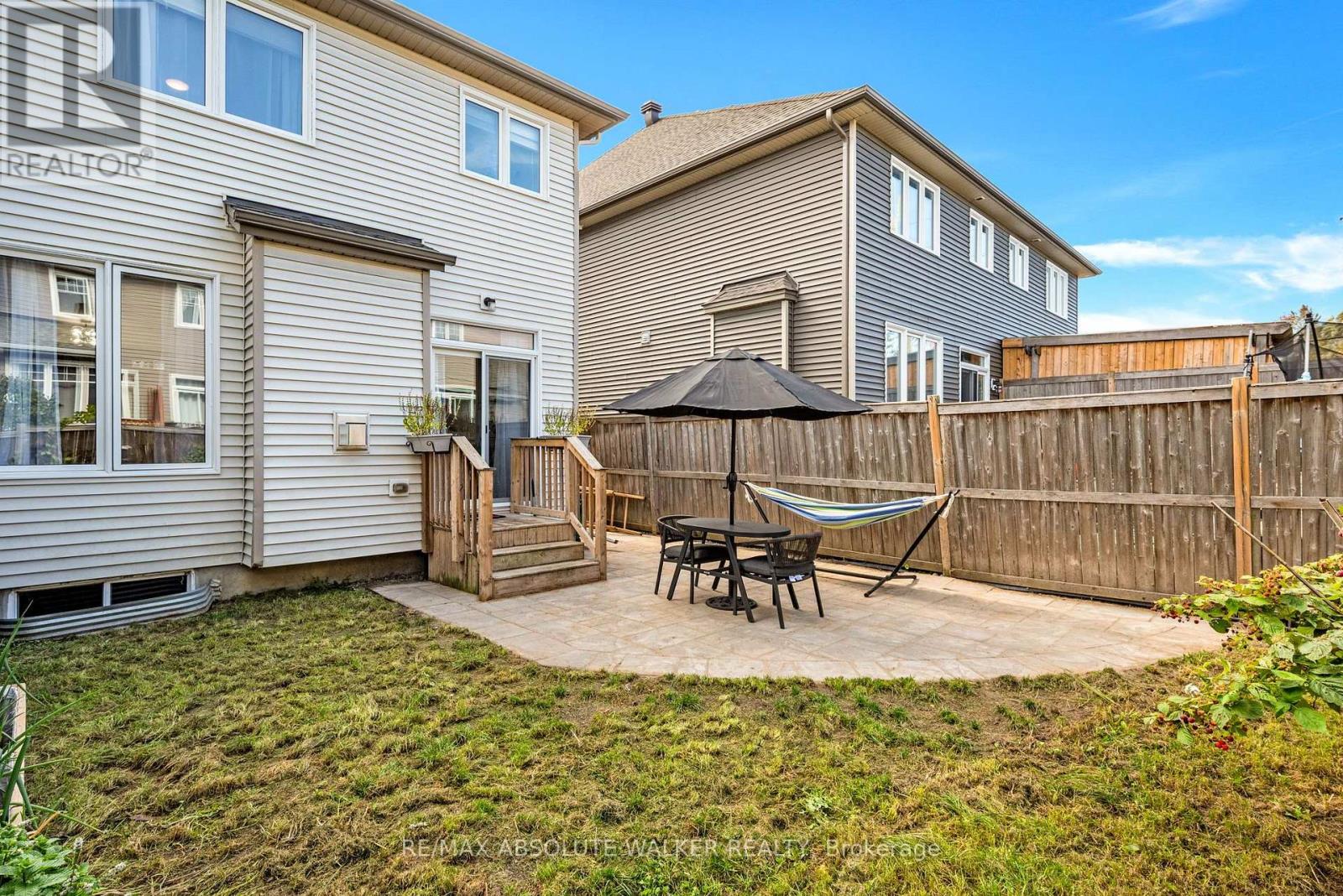 769 HAZELNUT CRESCENT - 33