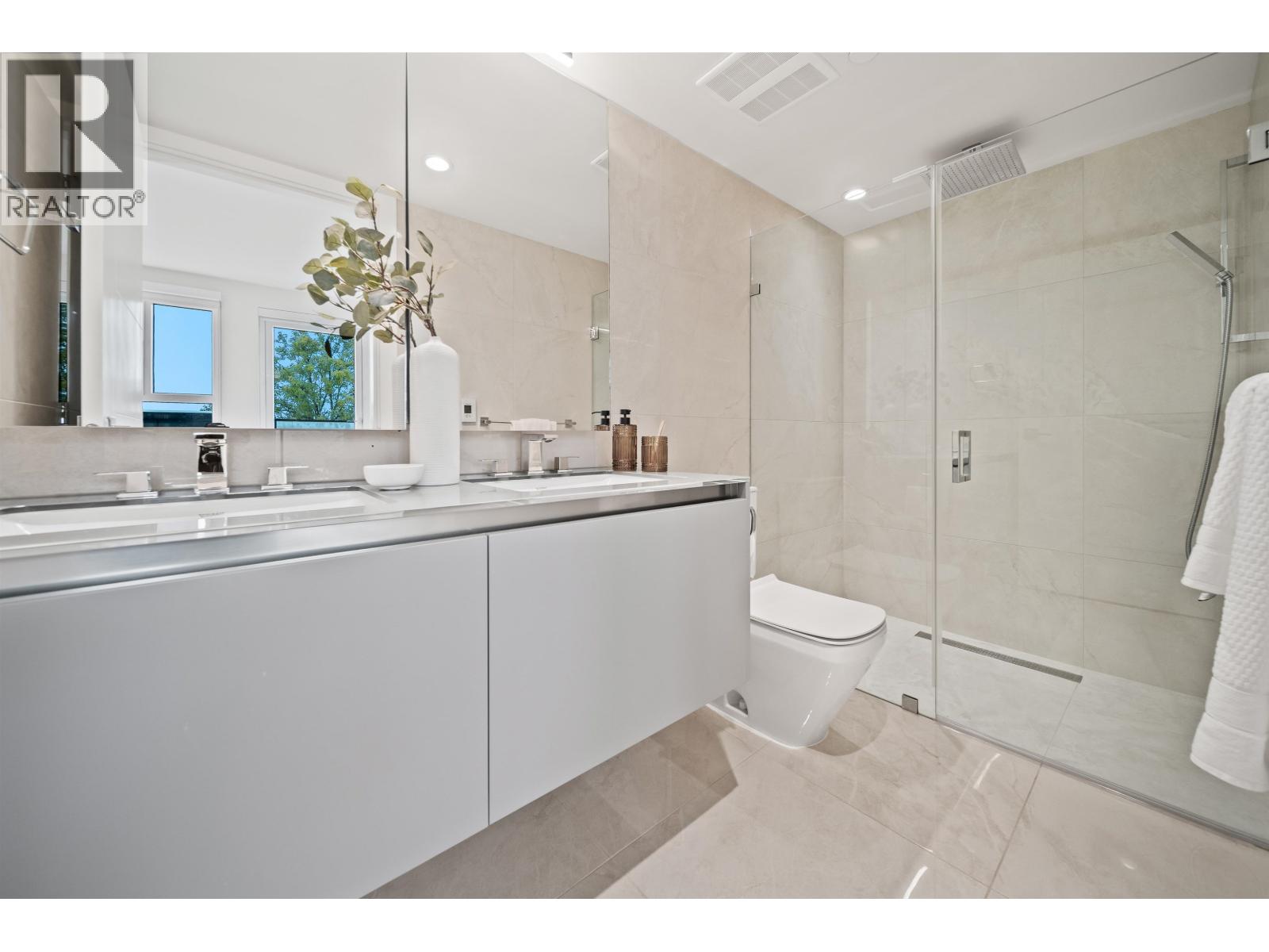 140 W WOODSTOCK AVENUE, Vancouver - Image 1
