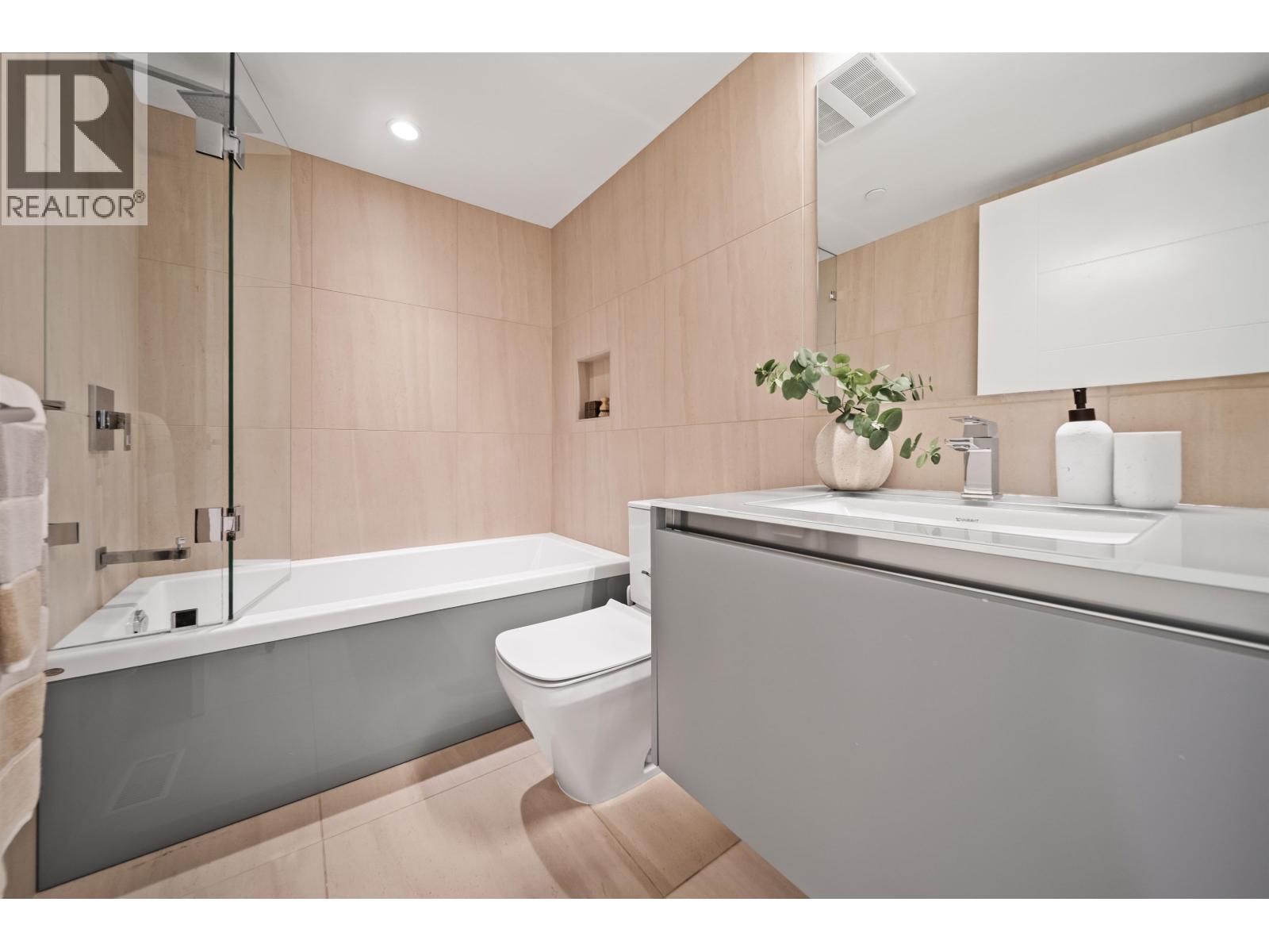 140 W WOODSTOCK AVENUE, Vancouver - Image 1