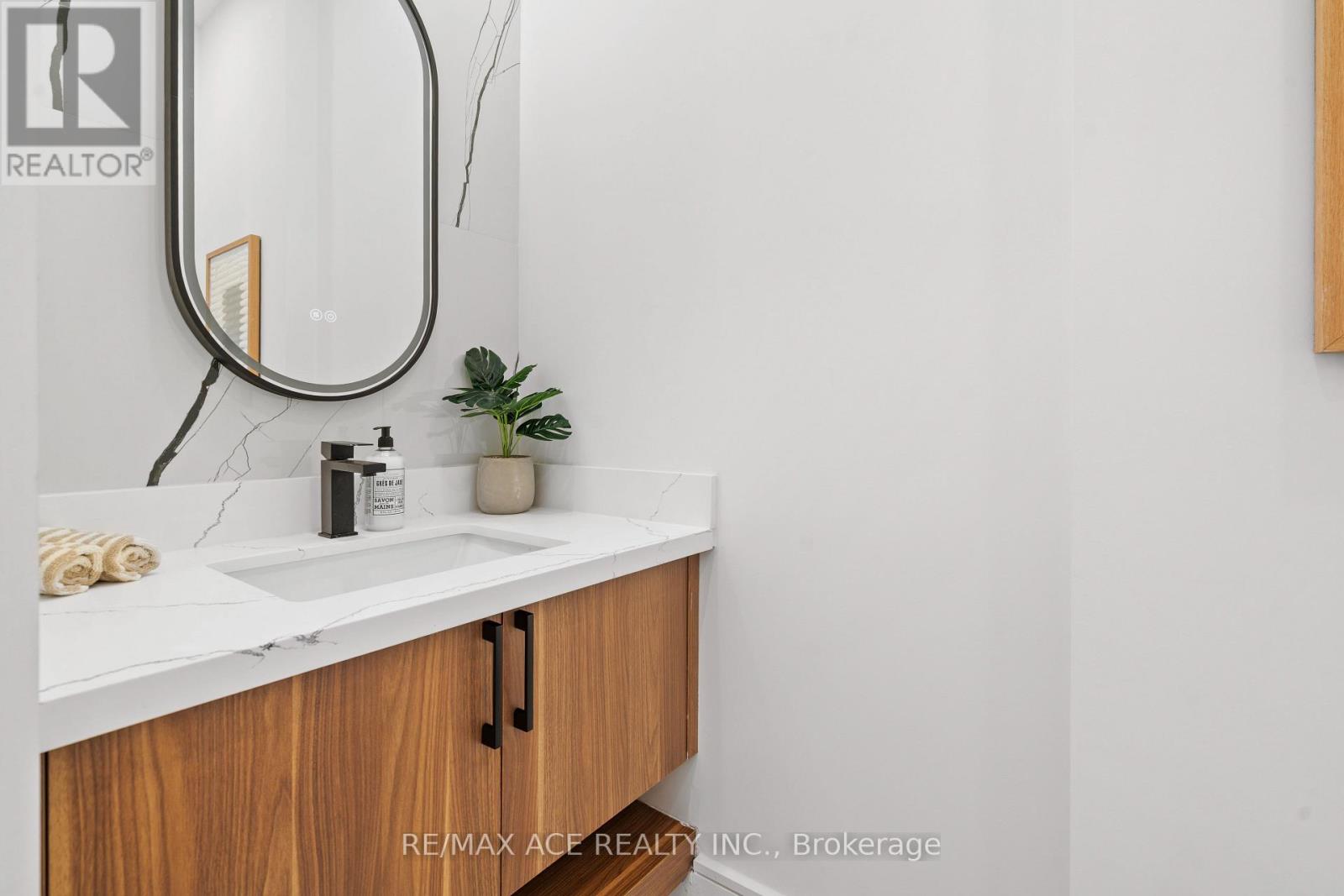 122 WARDEN AVENUE - 17