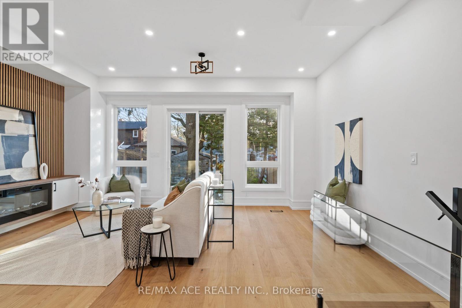 122 WARDEN AVENUE - Image 35