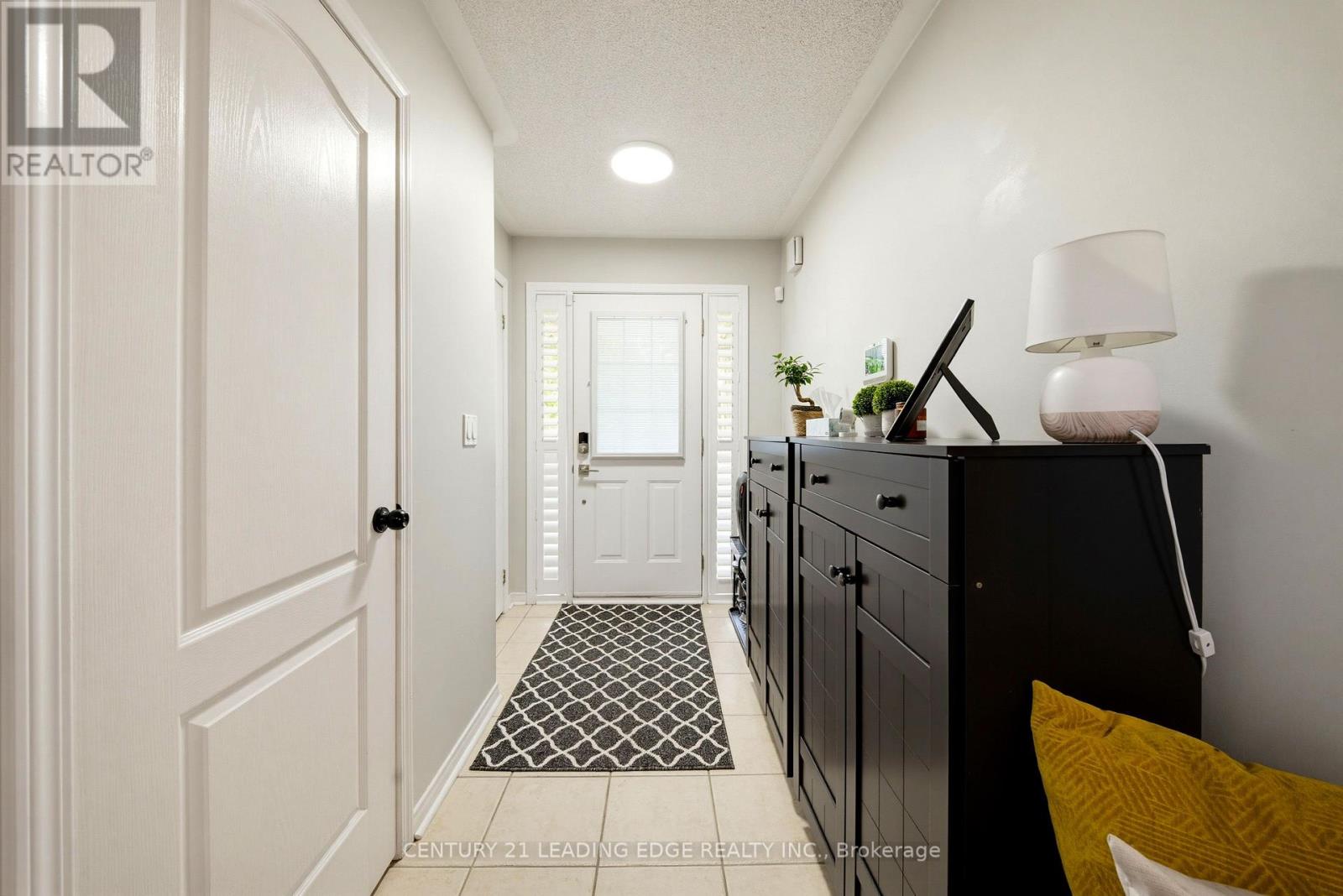 10 DODDS SQUARE - Image 11