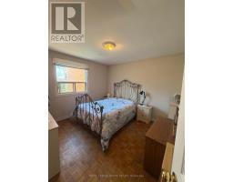 Family room - 40 Avon Avenue, Toronto, ON M6N3W7 Photo 9