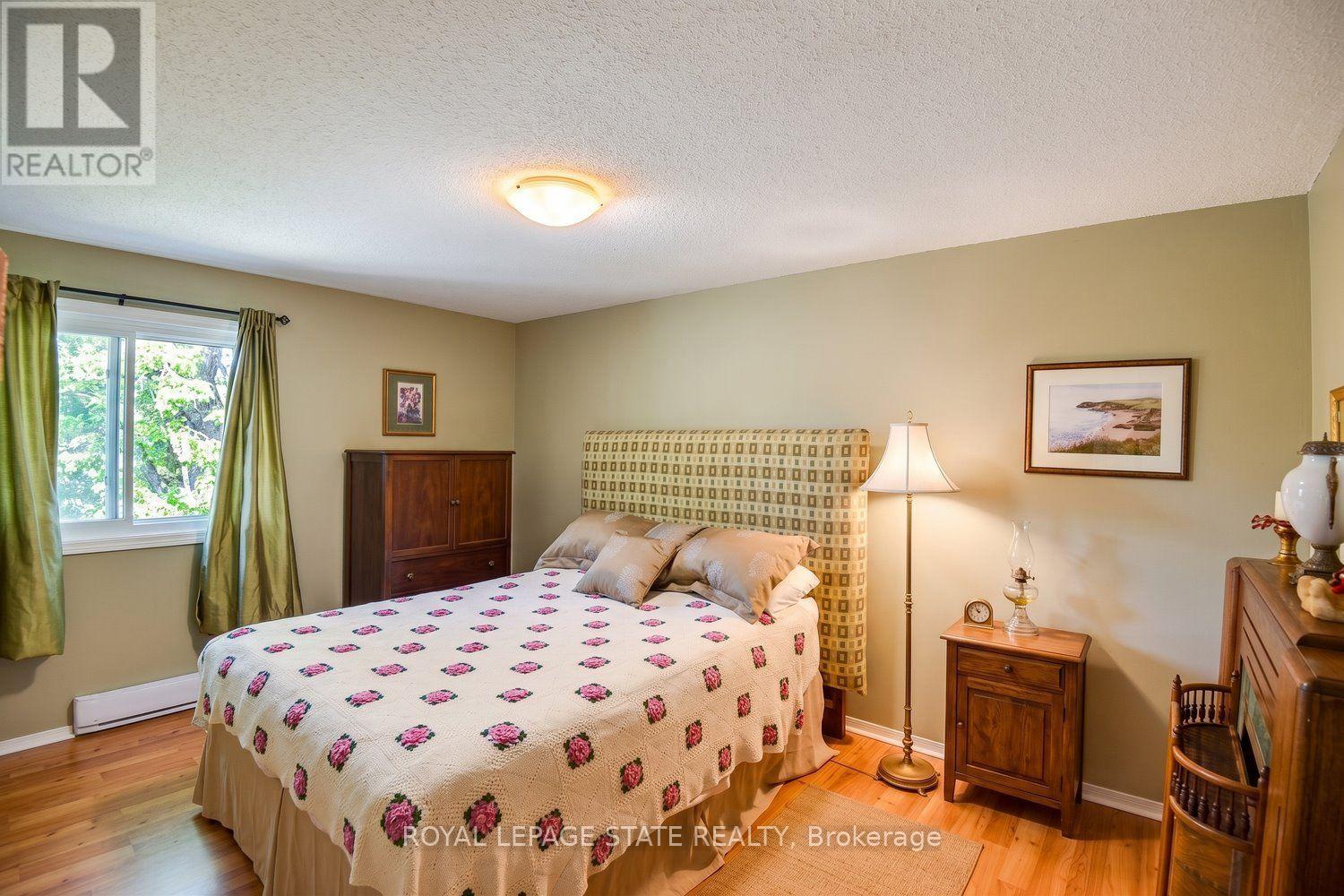 18 CLAUDETTE GATE - 21