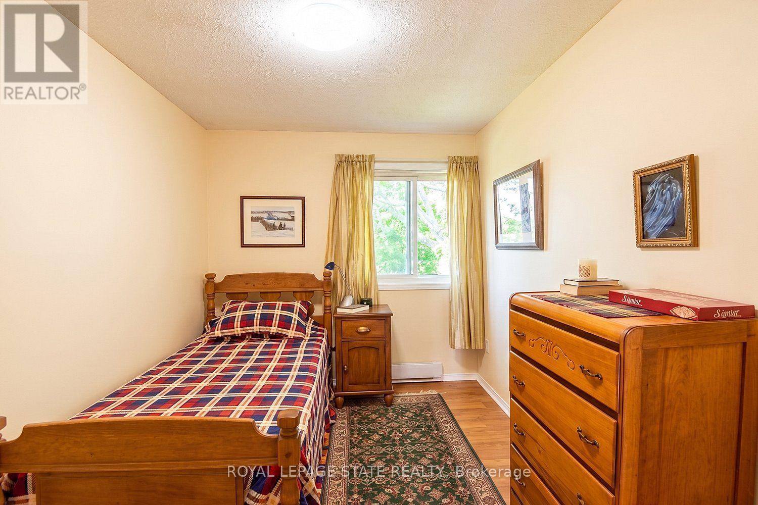 18 CLAUDETTE GATE - 22