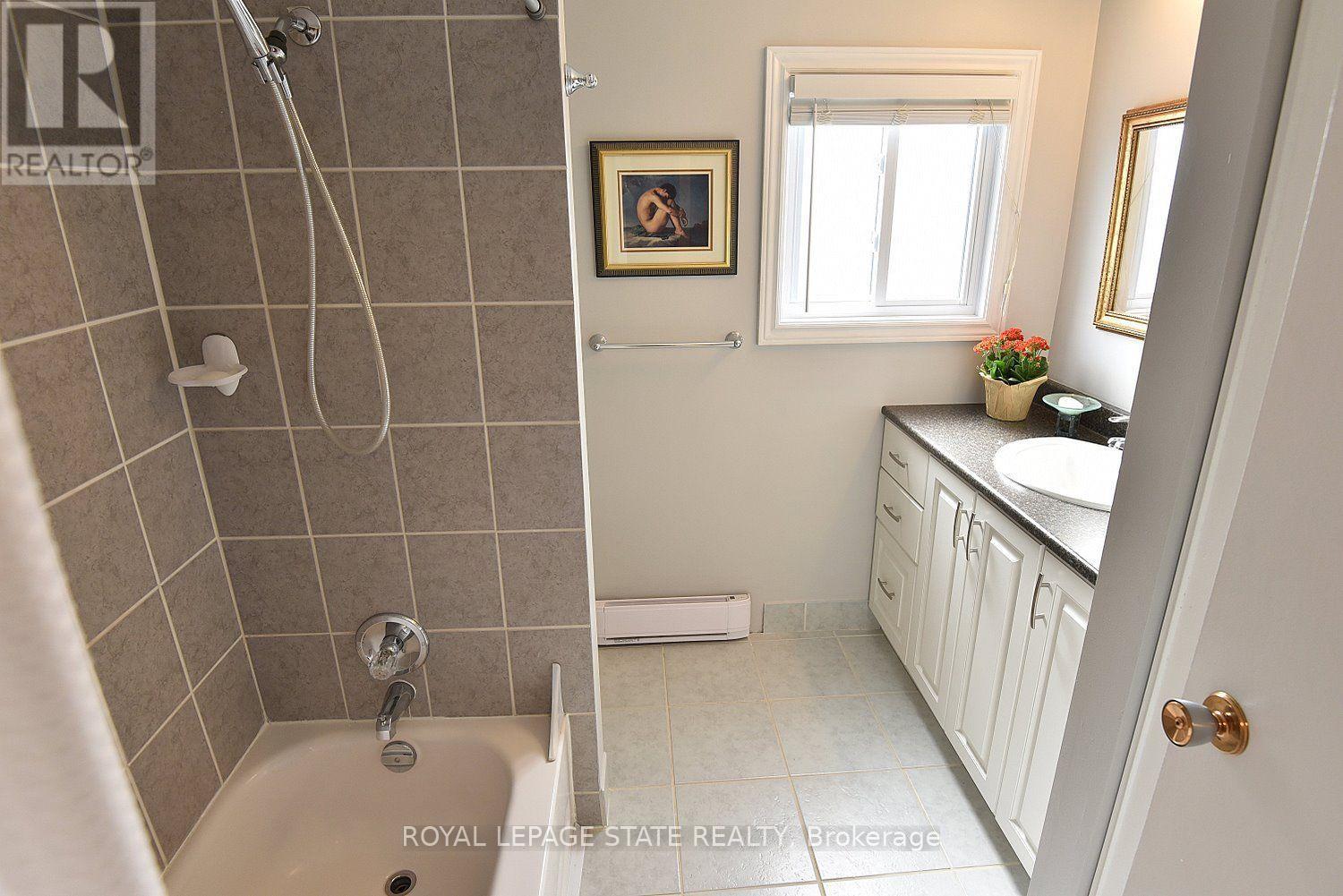 18 CLAUDETTE GATE - Image 24