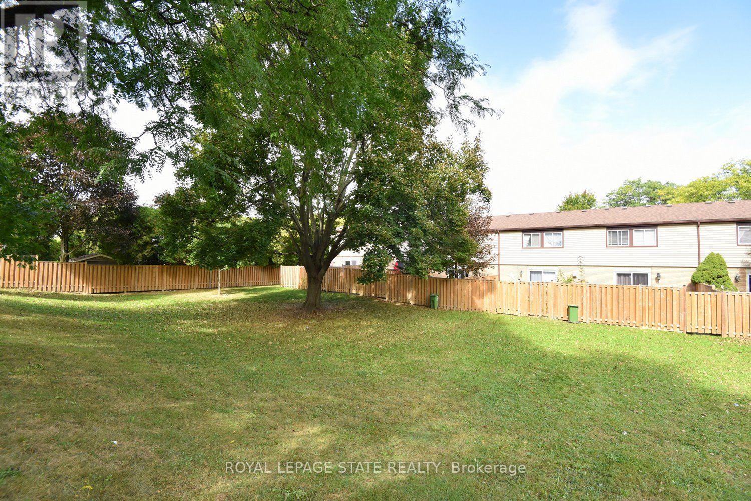 18 CLAUDETTE GATE - 32