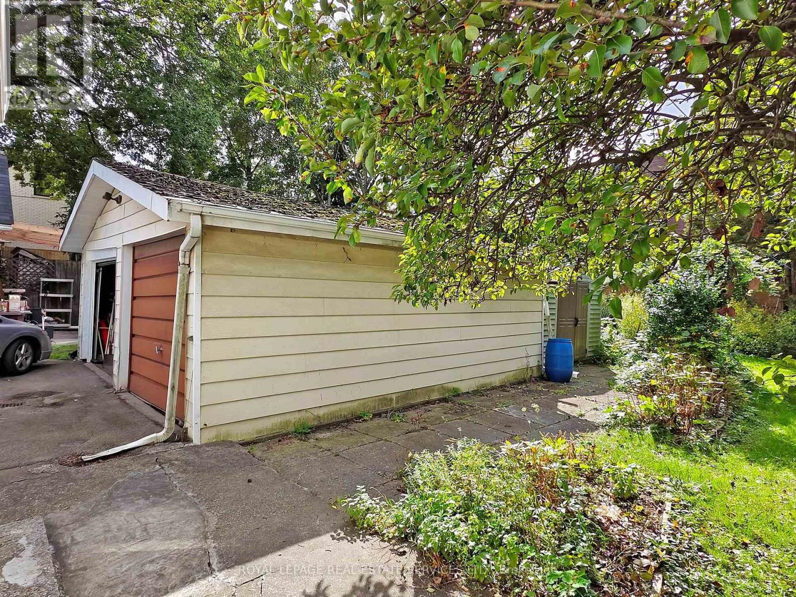 28 MCINTOSH AVENUE - Image 33