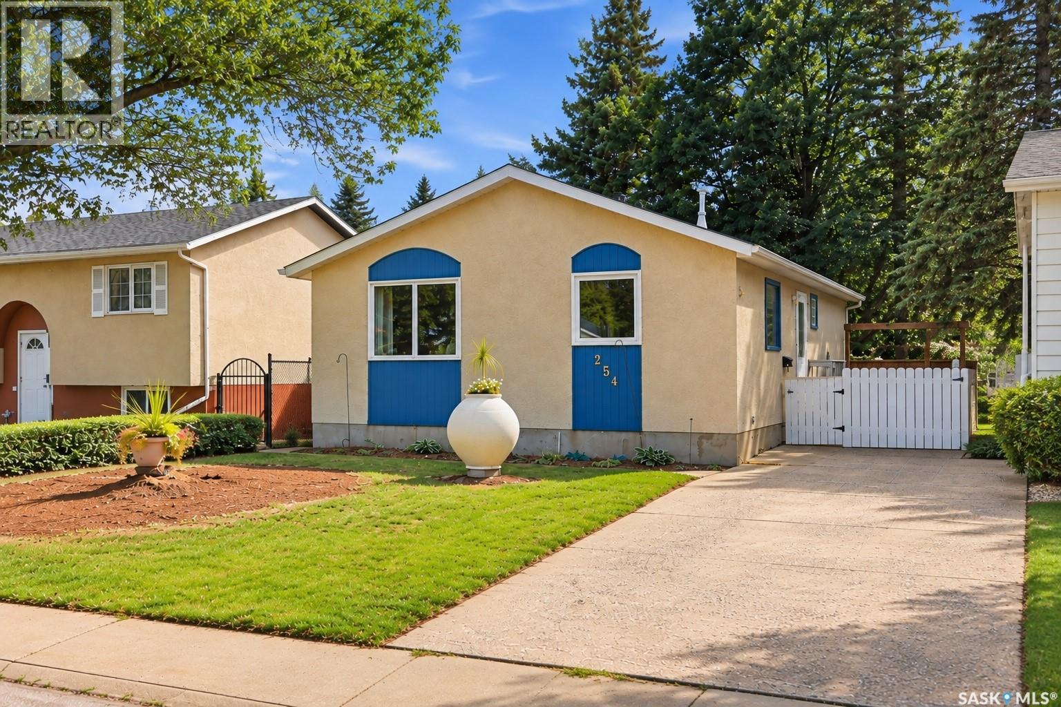 254 McMaster CRESCENT - 1