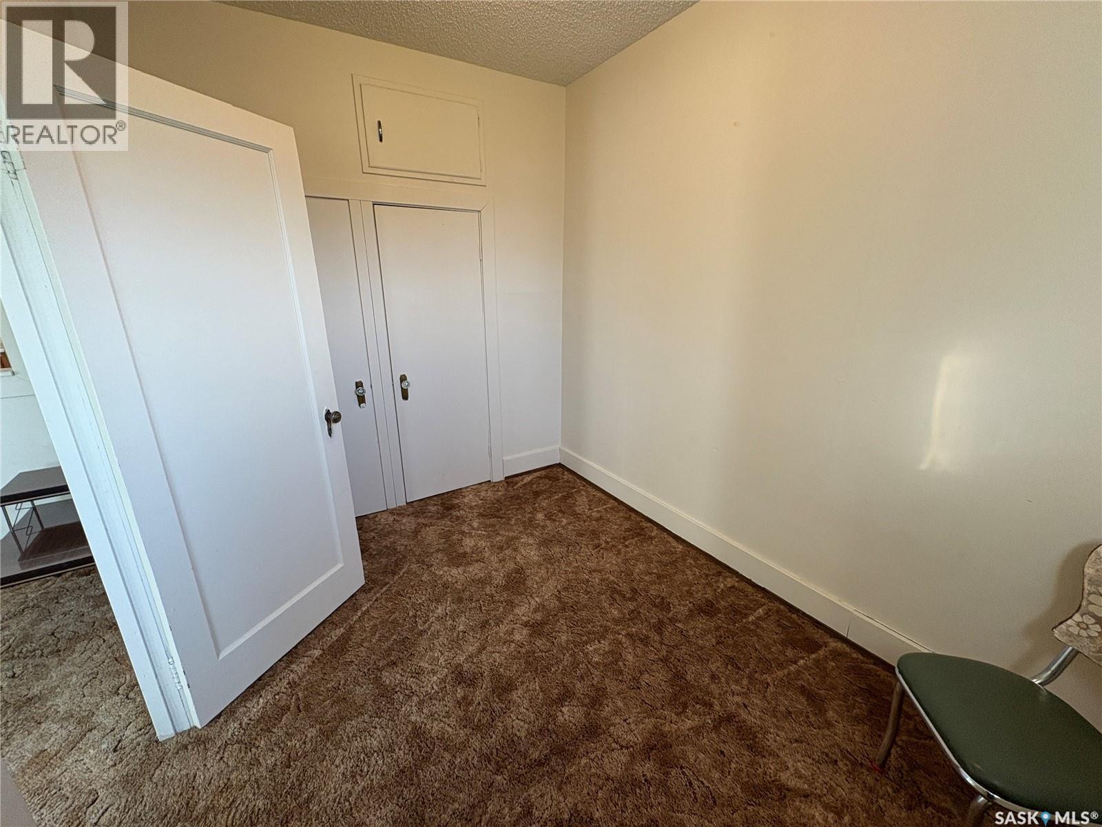114 Road AVENUE - 12