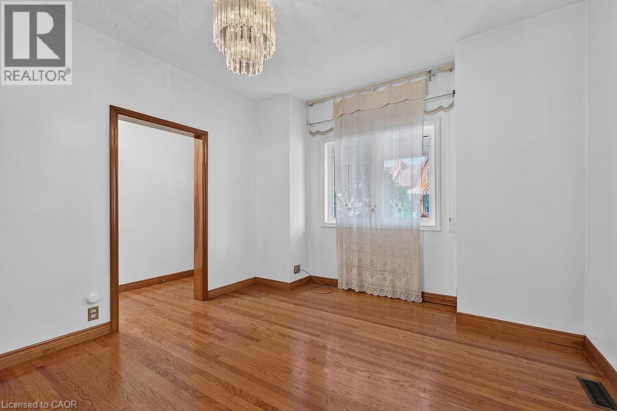 182 EMERALD Street N - Image 8