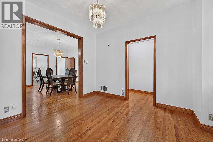 182 EMERALD Street N - 10