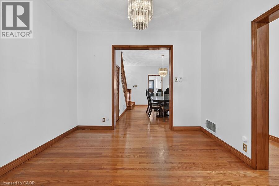 182 EMERALD Street N - Image 9