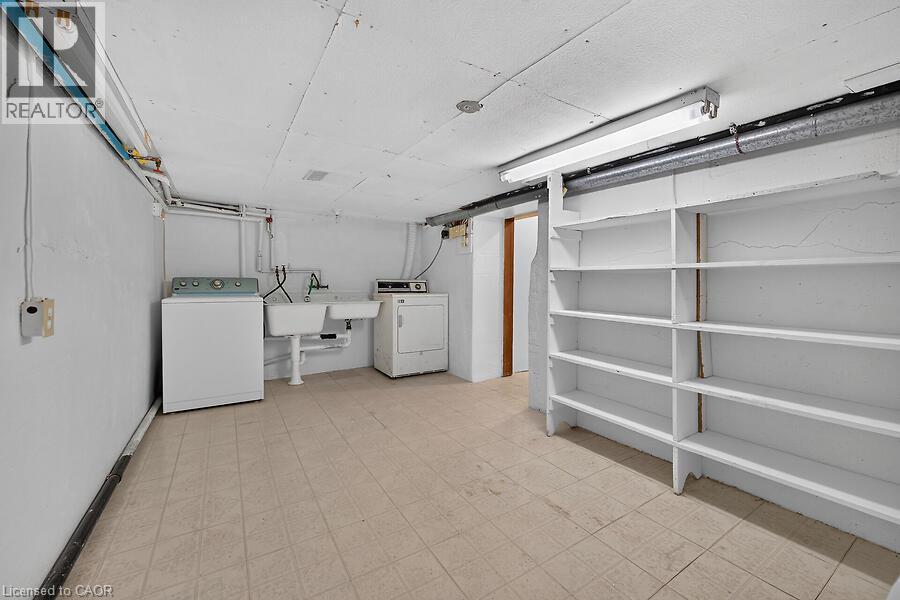 182 EMERALD Street N - Image 32
