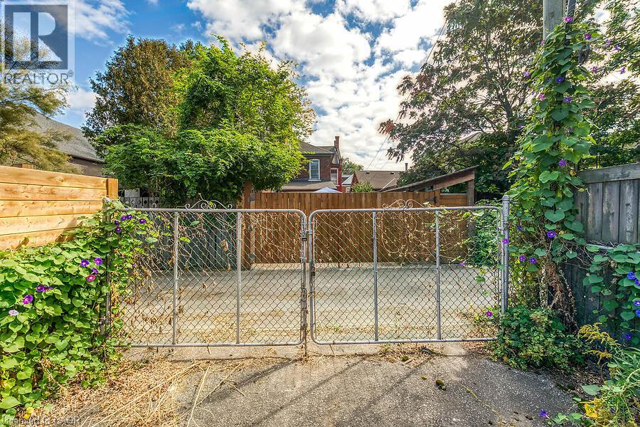 182 EMERALD Street N - Image 41