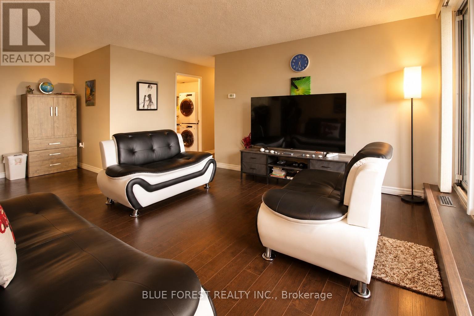 323 Colborne Street — photo 14