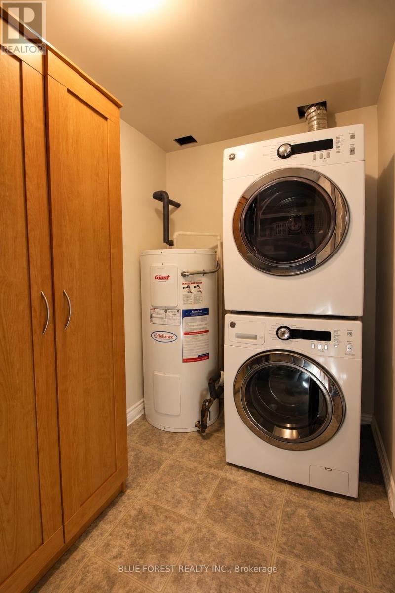 323 Colborne Street — photo 23