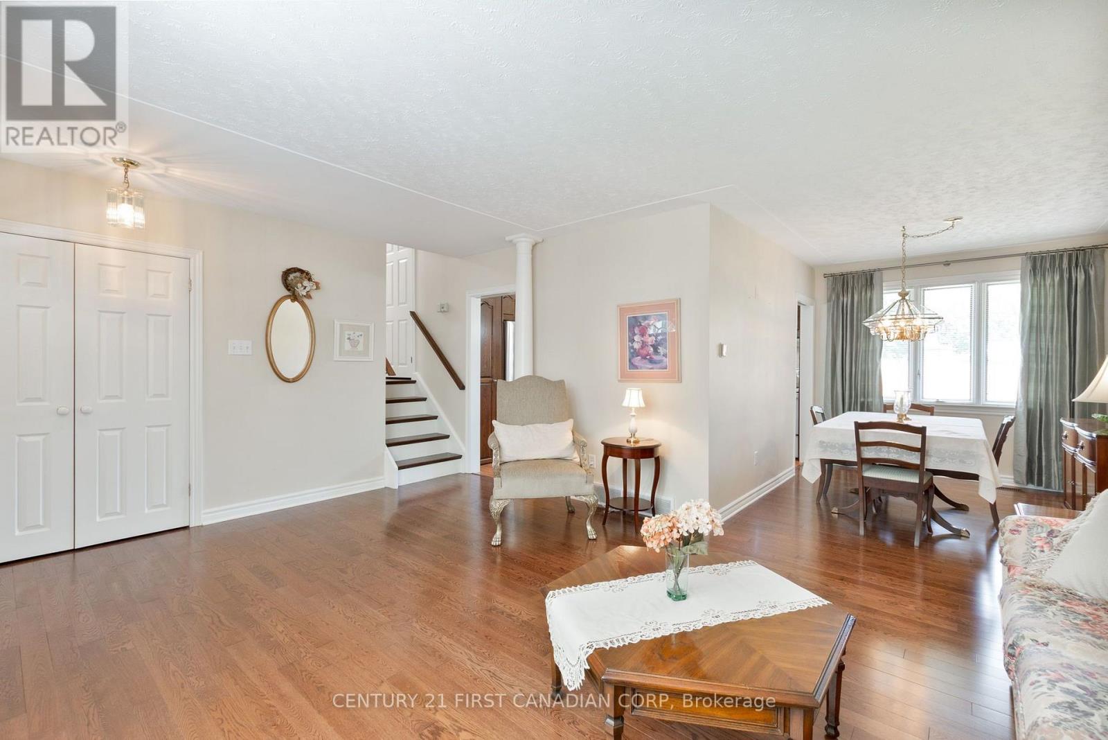 135 DOWNING CRESCENT - Image 12
