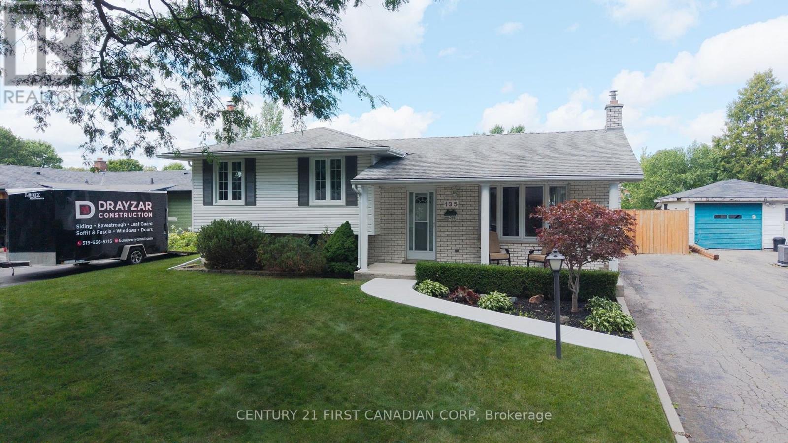 135 DOWNING CRESCENT - 50