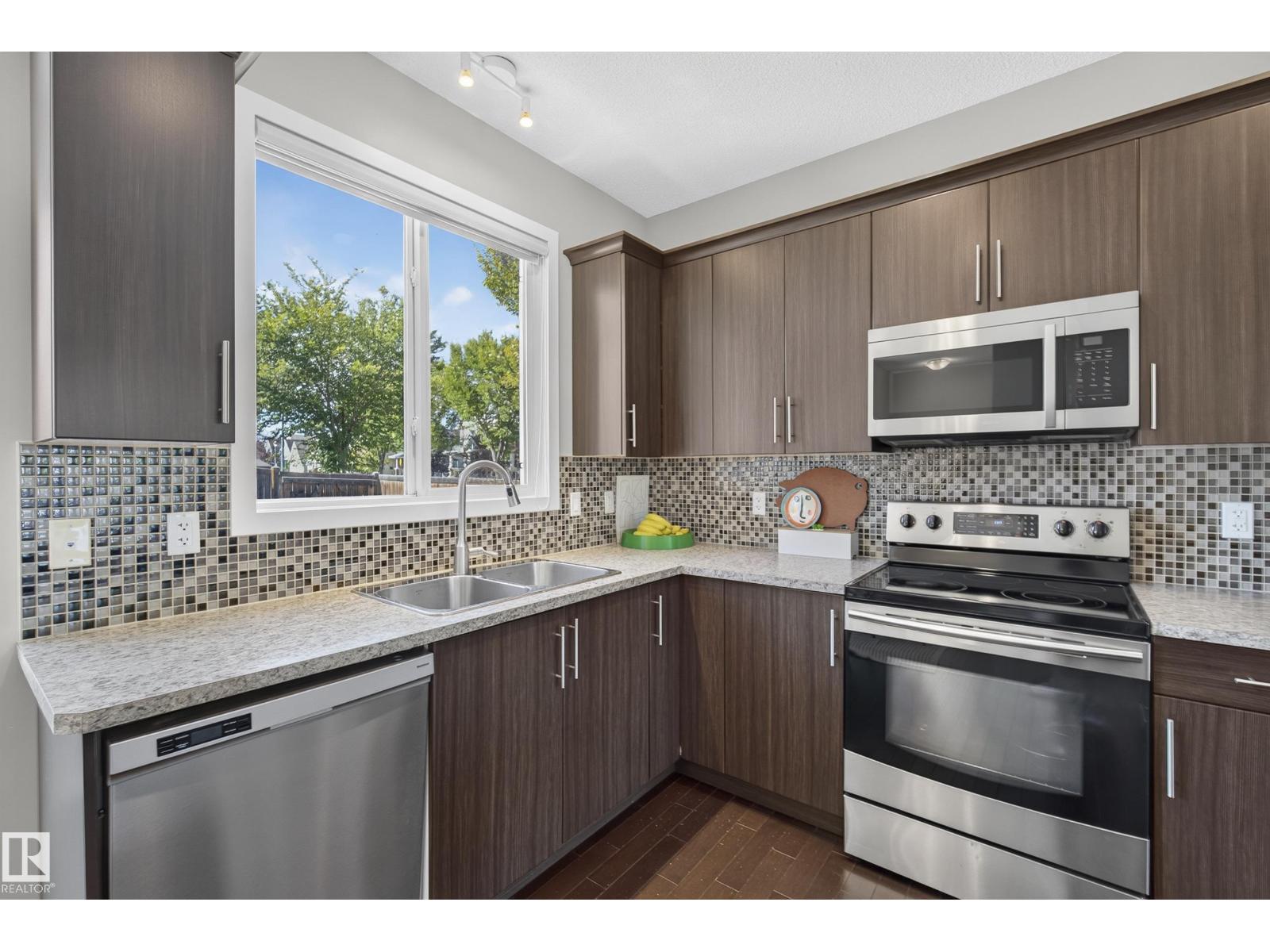 1104 74 ST SW - 16